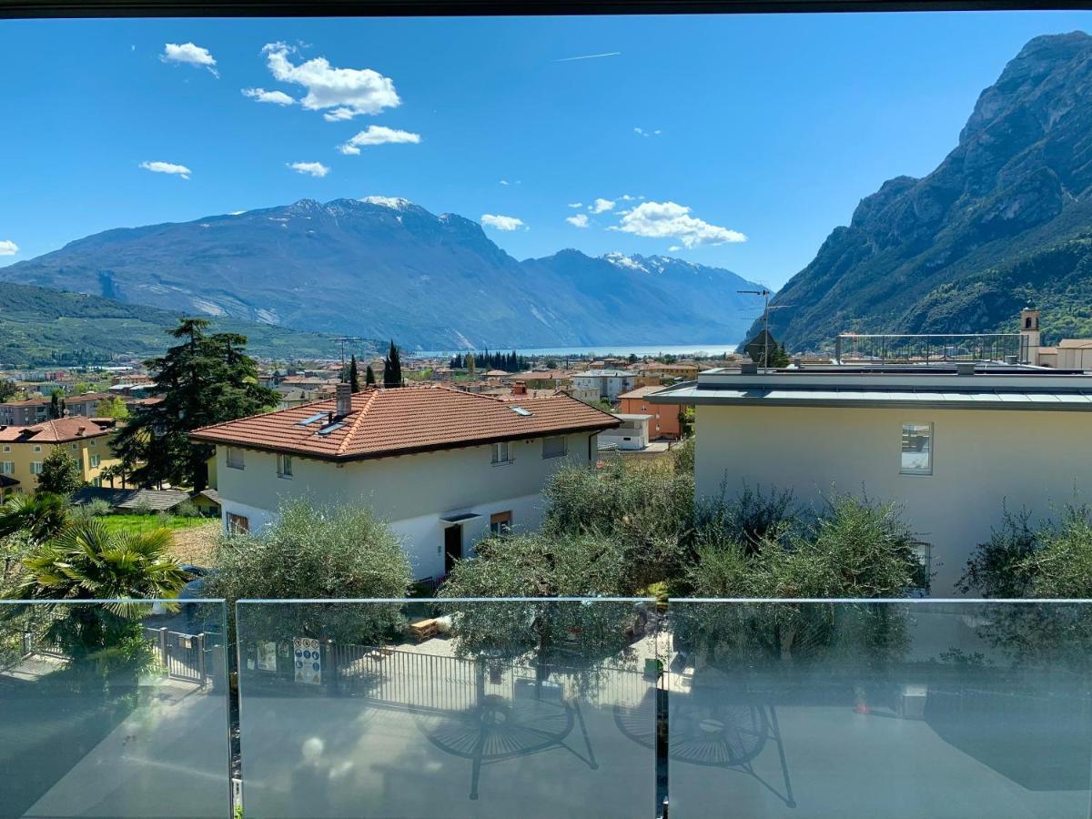 Visioni Lake View Boutique Rooms & Breakfast - Adults Friendly Riva del Garda Bagian luar foto