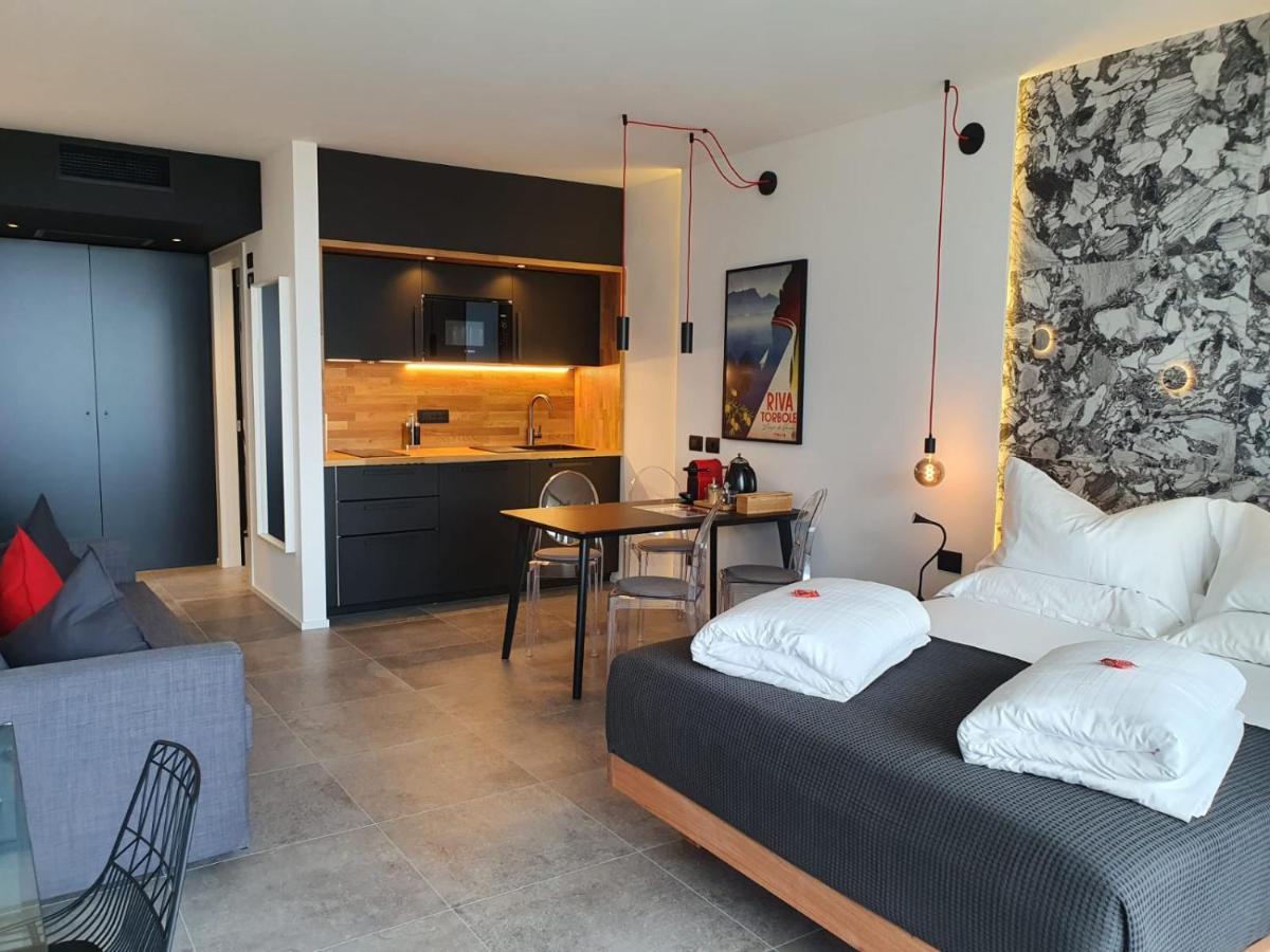 Visioni Lake View Boutique Rooms & Breakfast - Adults Friendly Riva del Garda Bagian luar foto