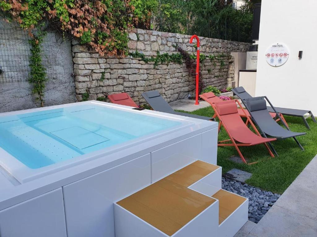 Visioni Lake View Boutique Rooms & Breakfast - Adults Friendly Riva del Garda Bagian luar foto